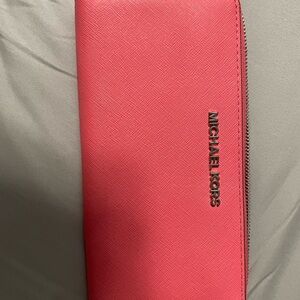 Michael Kors Coral wallet